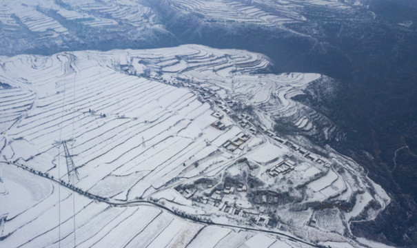 山西運(yùn)城首場(chǎng)雪