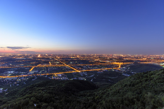 西山遠眺北京城西城區(qū)夜景