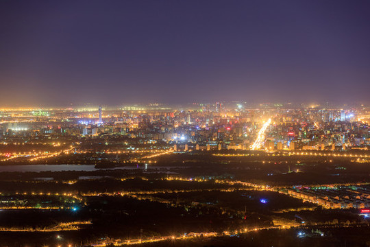西山遠(yuǎn)眺北京城西城區(qū)夜景