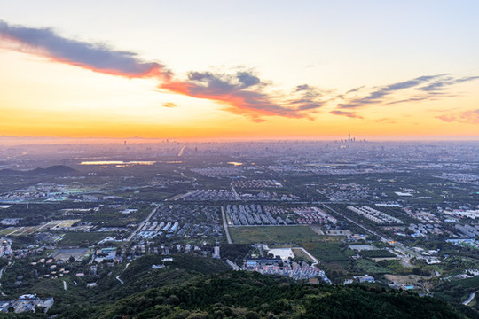 西山遠(yuǎn)眺北京城市建筑群朝霞