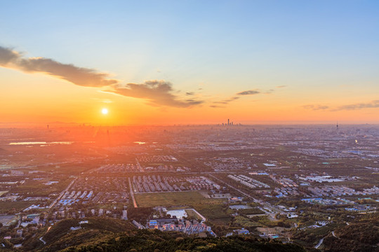 西山遠(yuǎn)眺北京城市建筑群日出