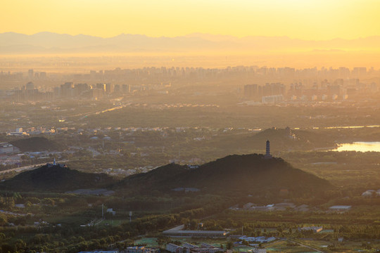西山遠眺北京頤和園玉峰塔晨景