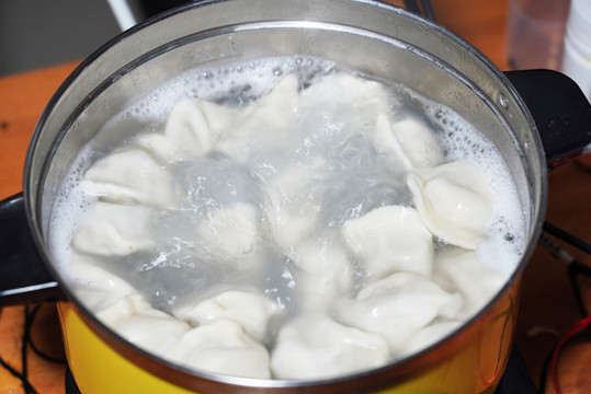 煮餃子