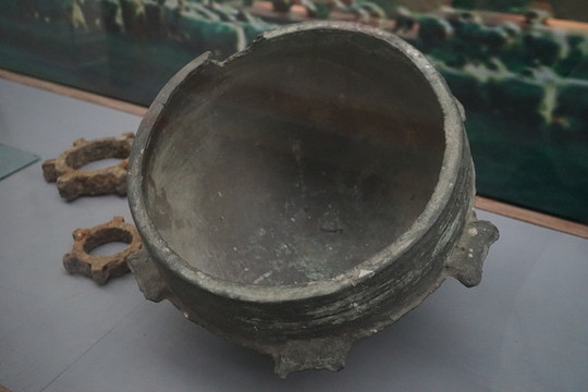 六耳銅釜