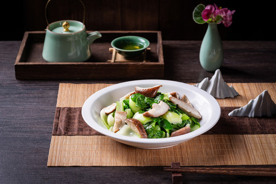 香菇炒白菜