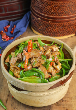 螺絲椒炒拆骨肉