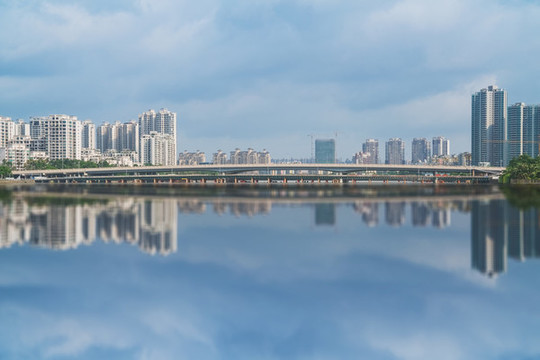 珠海白石大橋和城市建筑天際線