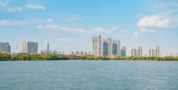 無錫蠡湖風(fēng)光和城市建筑天際線