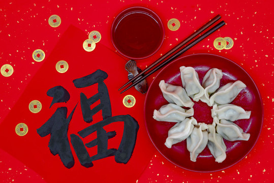 春節(jié)年味餃子紅色背景