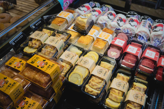 蛋糕店櫥窗里的蛋糕