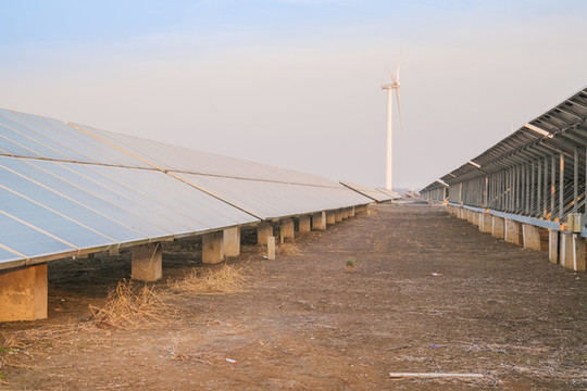 風(fēng)力發(fā)電和太陽能發(fā)電基地