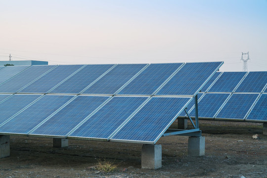 風(fēng)力發(fā)電和太陽能發(fā)電基地