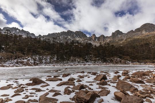 螺髻山風景區(qū)