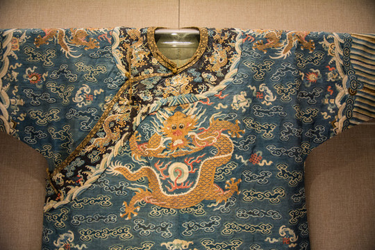 藍(lán)地緙絲龍袍