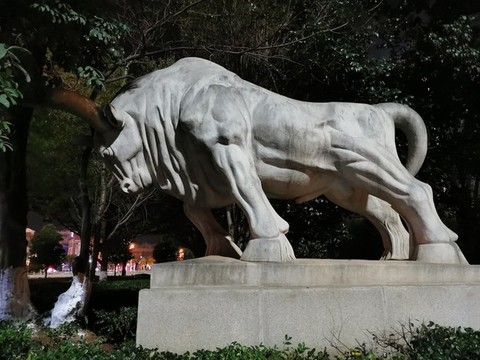 雕塑牛