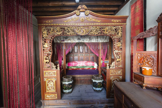 喜洲古鎮(zhèn)嚴(yán)家大院臥室