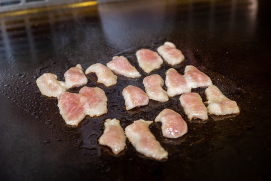 鐵板豬爽肉