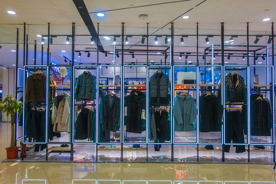 休閑服飾專賣店櫥窗