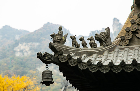 武當(dāng)山騎鳳仙人脊獸