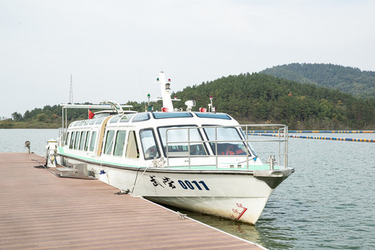 武當(dāng)山太極湖游艇