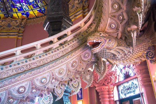 泰国三头神象内部雕塑