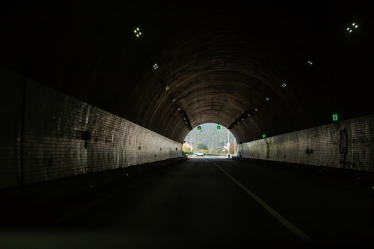 高速隧道