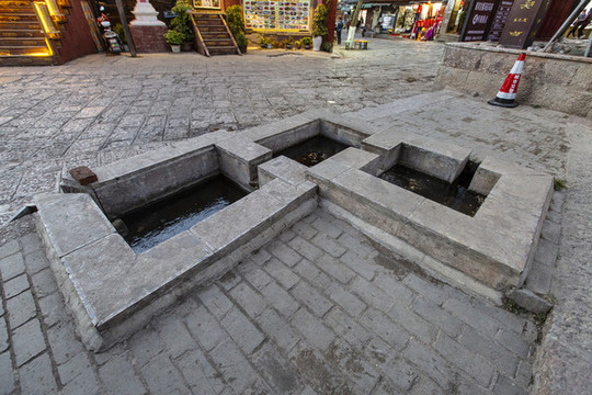 束河古鎮(zhèn)三眼井