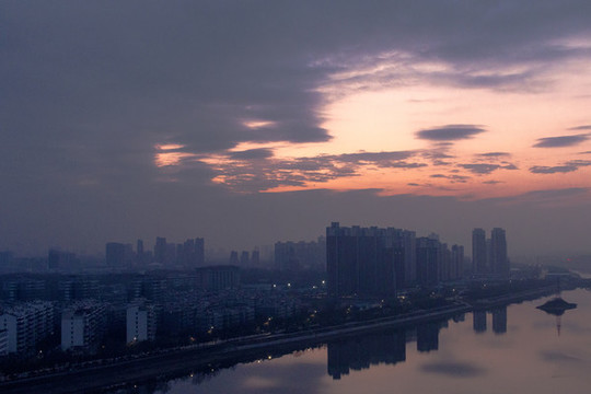 城市黎明