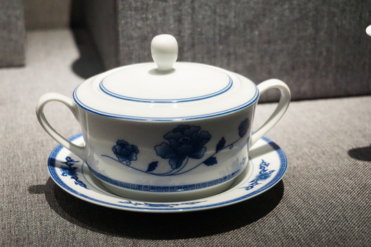 瓷器現(xiàn)代瓷餐具