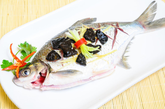 清蒸鱸魚(yú)