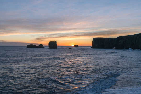 冰島黑沙灘教堂海灘黃昏風(fēng)景