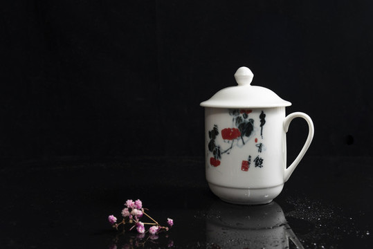 白瓷茶杯