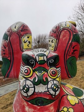 斑斕色彩藝術(shù)彩繪雕塑