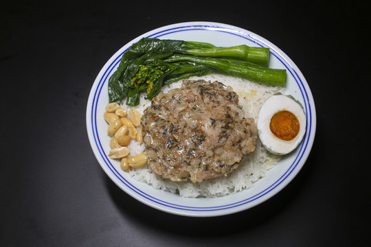 肉餅飯