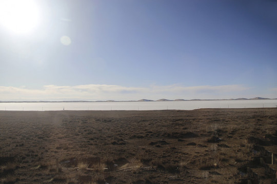 高原湖邊