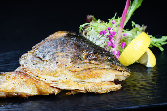 烤三文魚(yú)頭