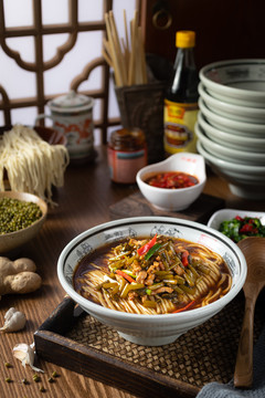 咸菜肉絲面