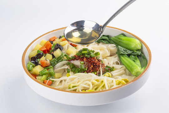 手工面陜西油潑面面條菜品