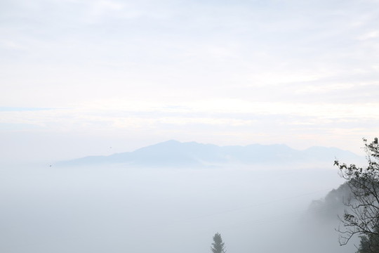 縣河馬鞍山云霧五