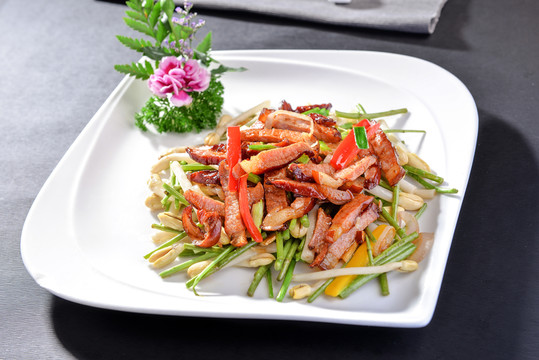 花生芽蘆蒿炒臘肉