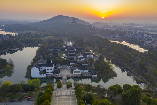 河陽山日出
