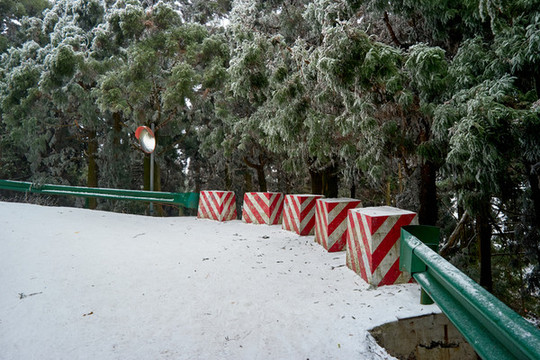 轉(zhuǎn)彎山路