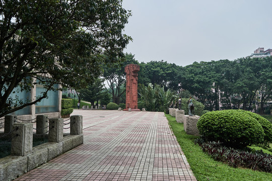 立柱雕塑