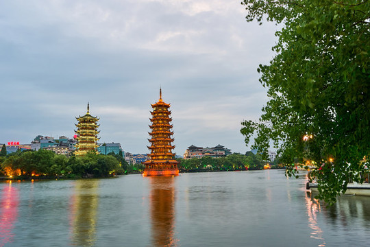 兩江四湖