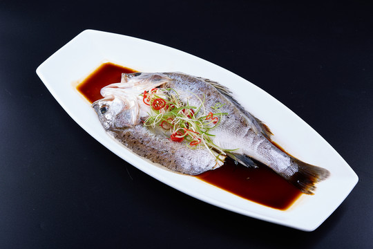 清蒸海鱸魚