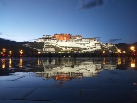 布達(dá)拉宮