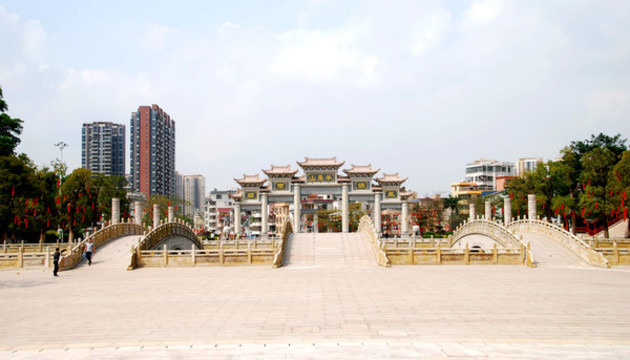 石巖羊臺山廣場