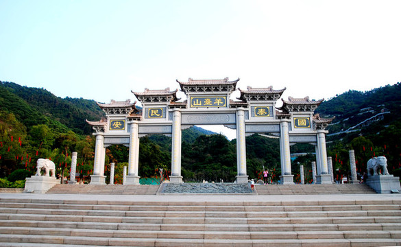 石巖羊臺(tái)山大門(mén)牌樓
