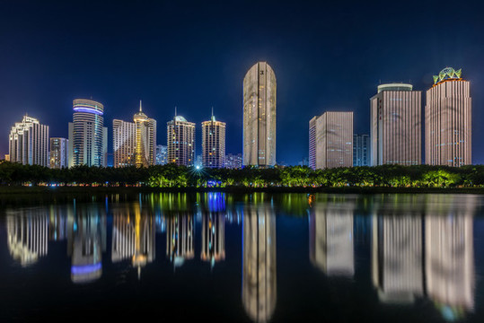 中國海南?？跒I海大道建筑群夜景