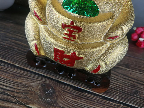 招財(cái)進(jìn)寶特寫